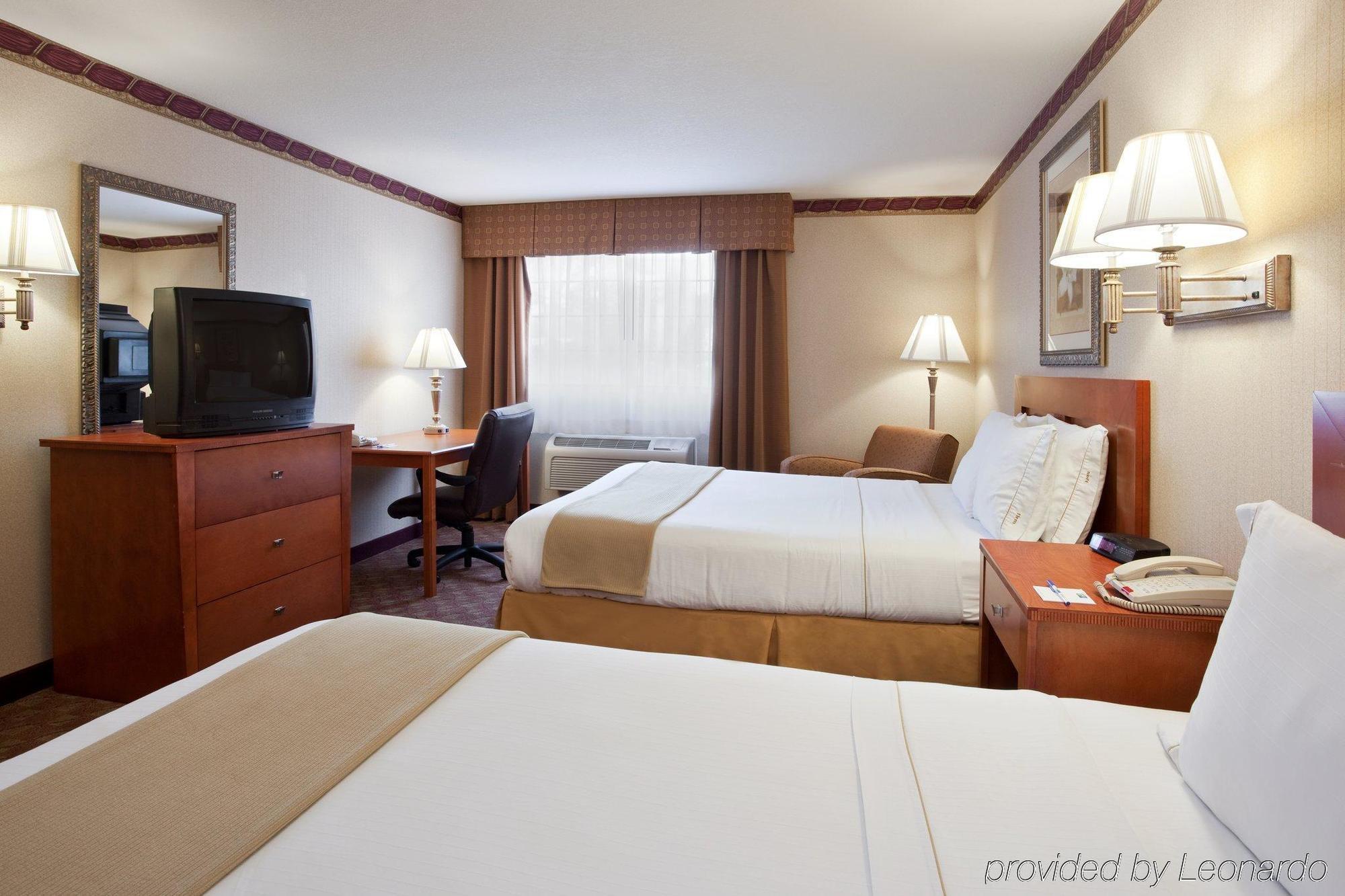 Comfort Inn & Suites Napoleon Quarto foto