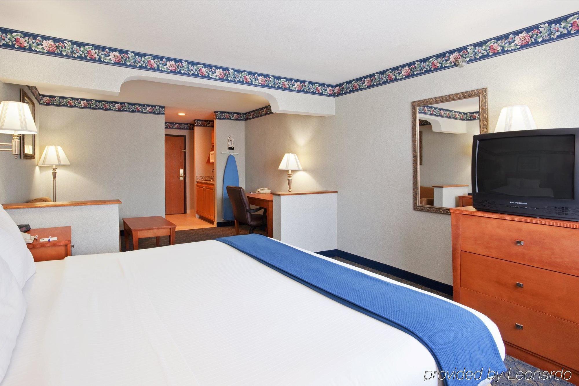 Comfort Inn & Suites Napoleon Quarto foto