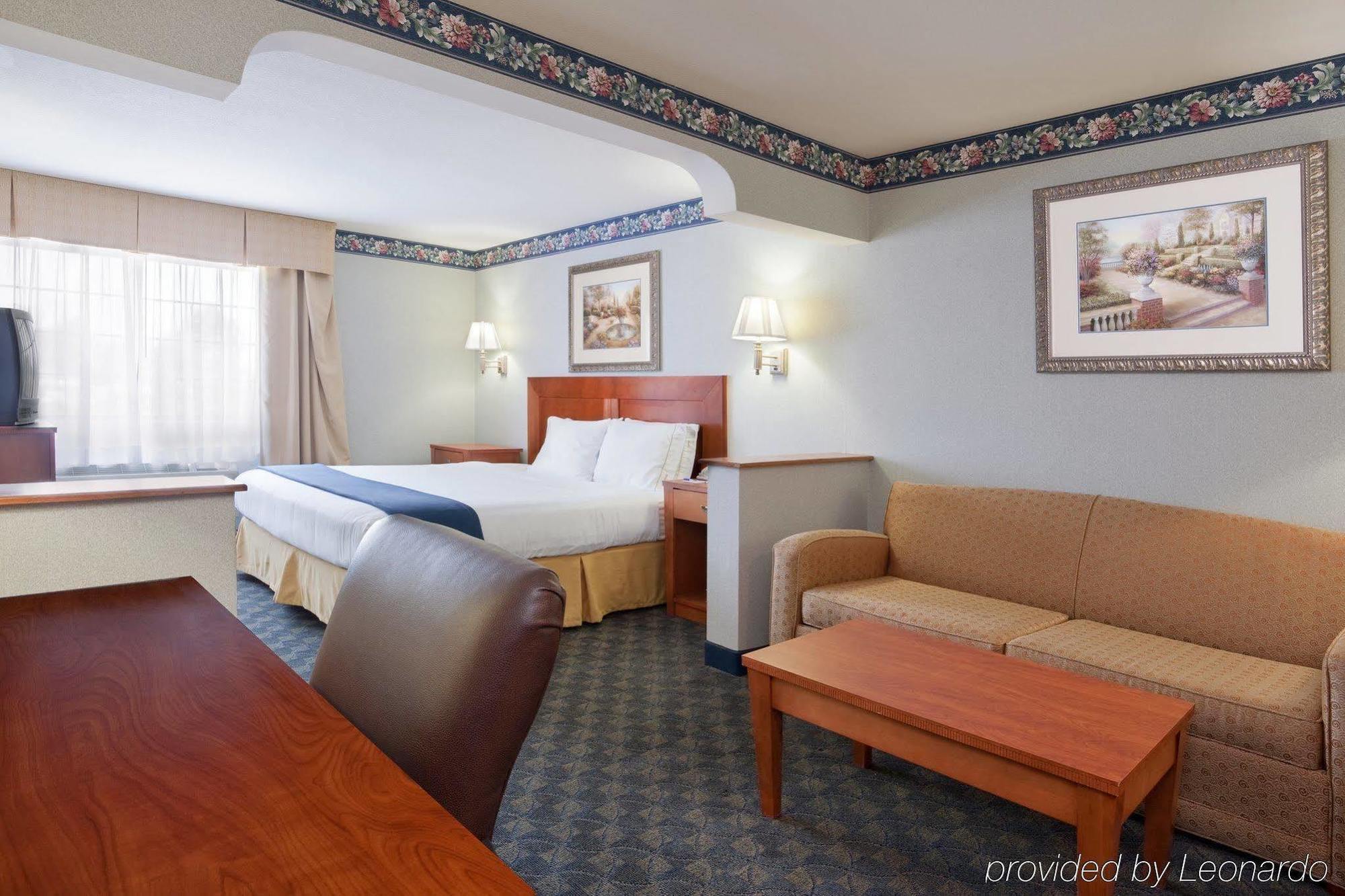 Comfort Inn & Suites Napoleon Quarto foto